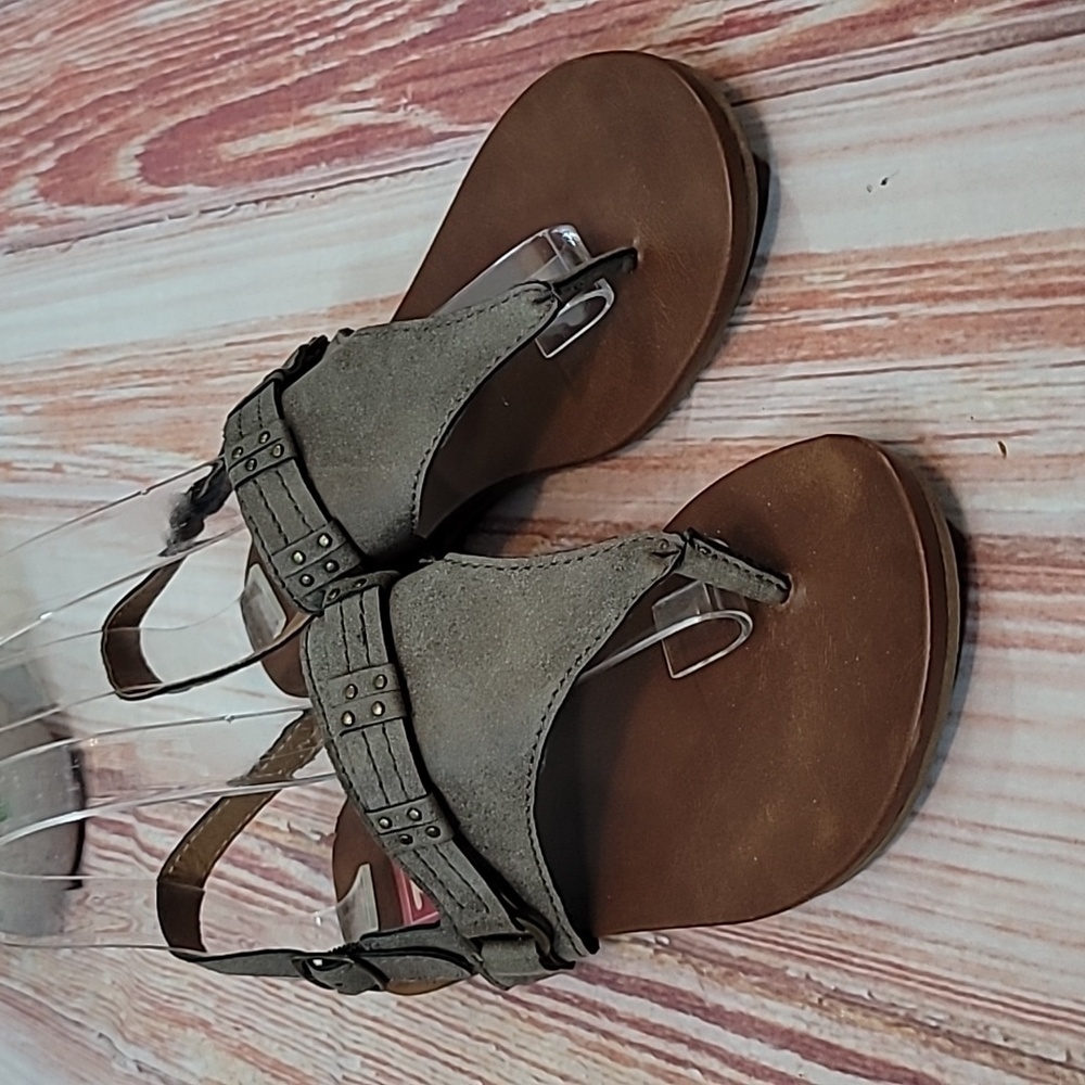 Pop Thatcher Sandals